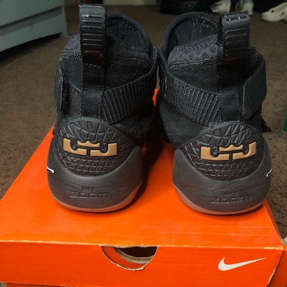 Lebron Soldier 11 - Picture 4 of 11